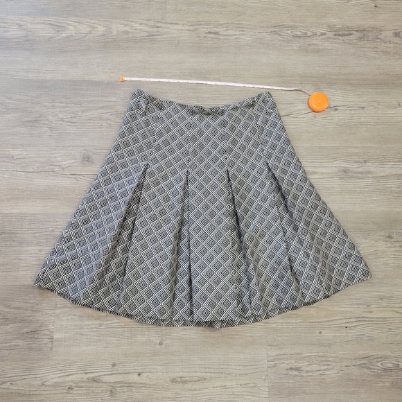 Banana Republic Factory Silk Gray Patterned Women's Skirt Size 4 - Picture 1 of 9